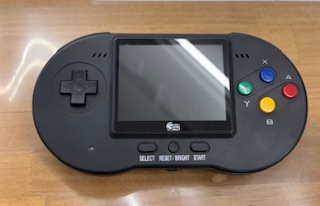 ▽Game Joy　ゲームジョイ　携帯型SFC互換機　POKE FAMI DX/BLACK EDITION　ポケファミディーエックス/ブラックエディションをお買取りさせて頂きました。