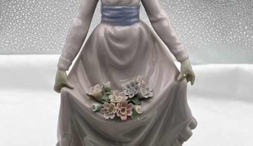 ▽リヤドロ　ポーセリン製フィギュリン　花のバスケット　5027　お買取りさせていただきました。